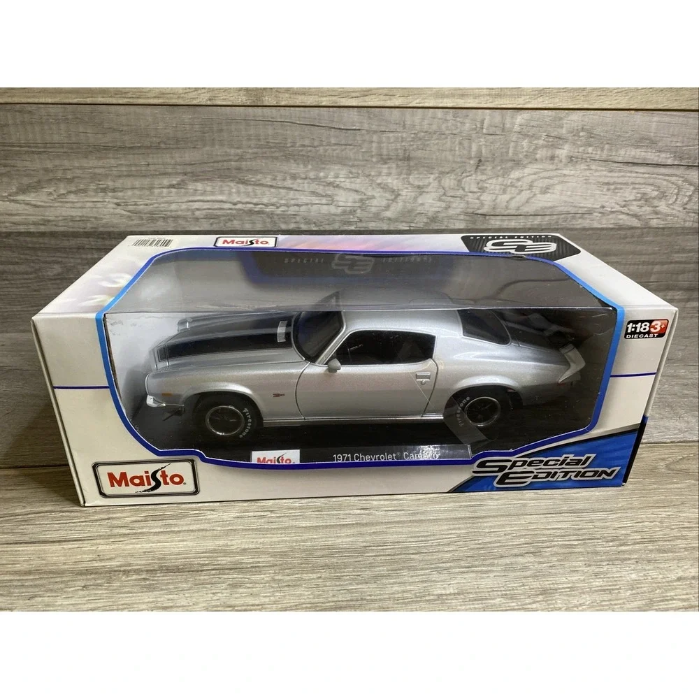 Maisto 1:18 Die-Cast Special Edition Grey 1971 Chevrolet Camaro - New